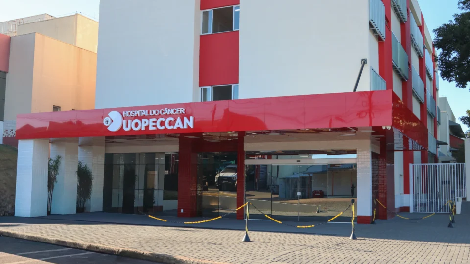 O Santander Brasil destinou R$ 7,4 milhões à UOPECCAN – União Oeste Paranaense de Estudos e Combate ao Câncer, instituição filantrópica que mantém unidades hospitalares em Cascavel e Umuarama (PR).