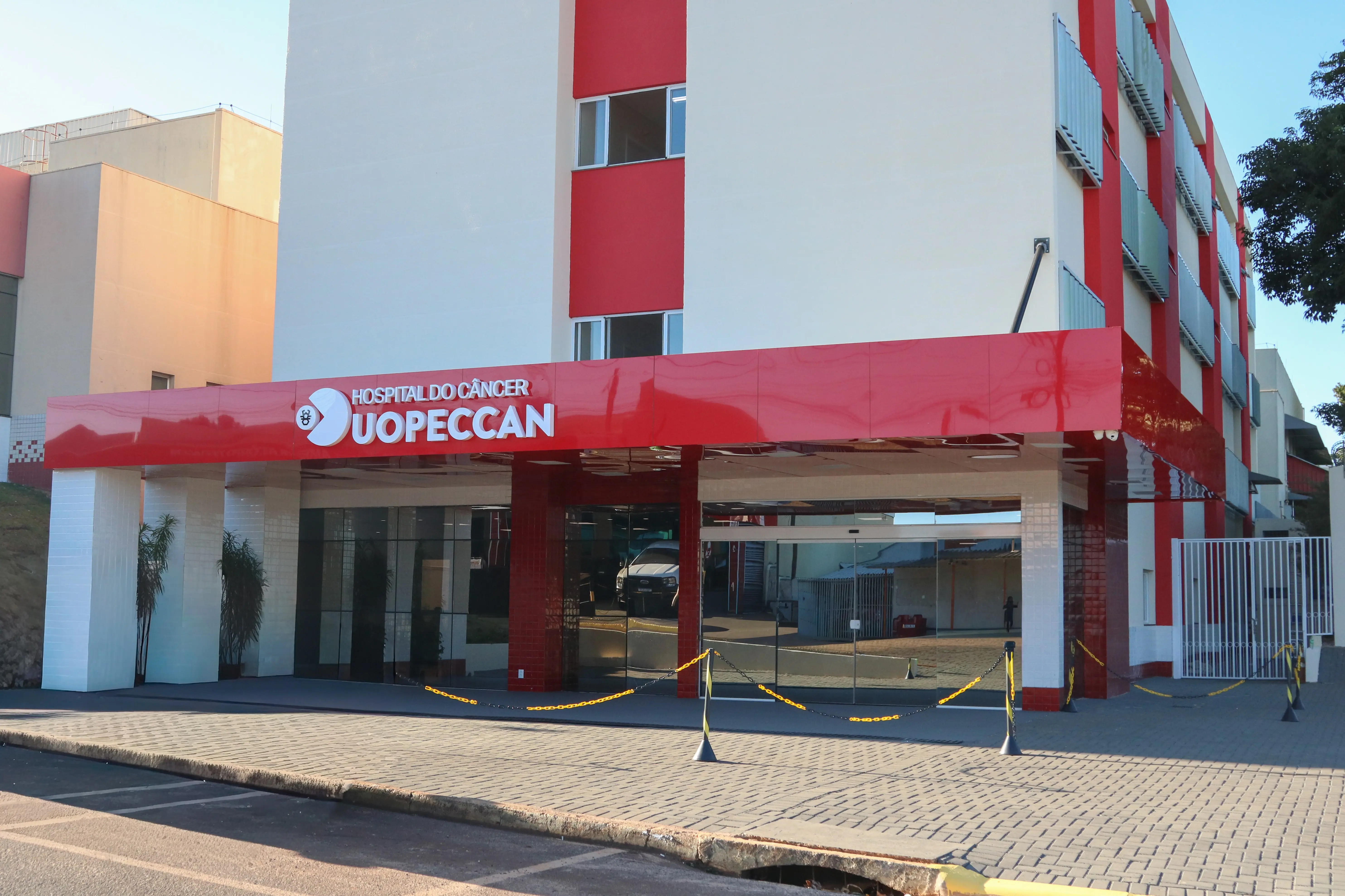 O Santander Brasil destinou R$ 7,4 milhões à UOPECCAN – União Oeste Paranaense de Estudos e Combate ao Câncer, instituição filantrópica que mantém unidades hospitalares em Cascavel e Umuarama (PR).