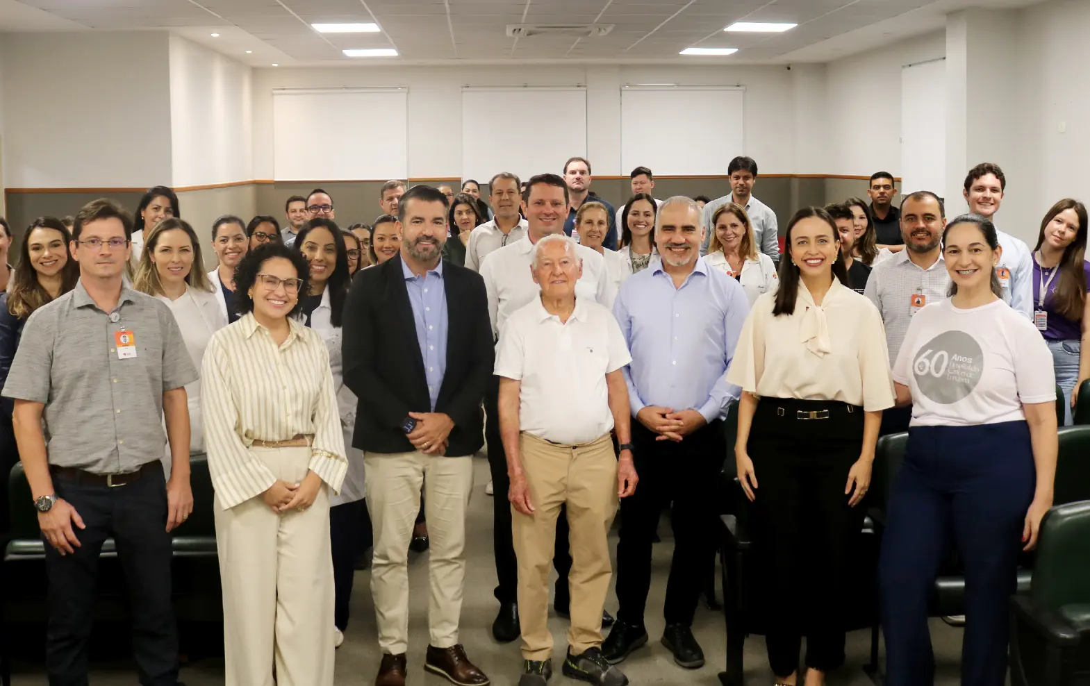Equipes do HCL e do Santander com Francisco Ontivero (Presidente do HCL), Ronaldo Ferri (Head de Governos e Instituições do Santander Brasil) no evento que oficializou o repasse.