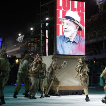 Desfile da Acadêmicos de Niterói, que foi rebaixada da eleite do Carnaval do Rio após apresentar enredo sobre Lula Imagem referente a matéria