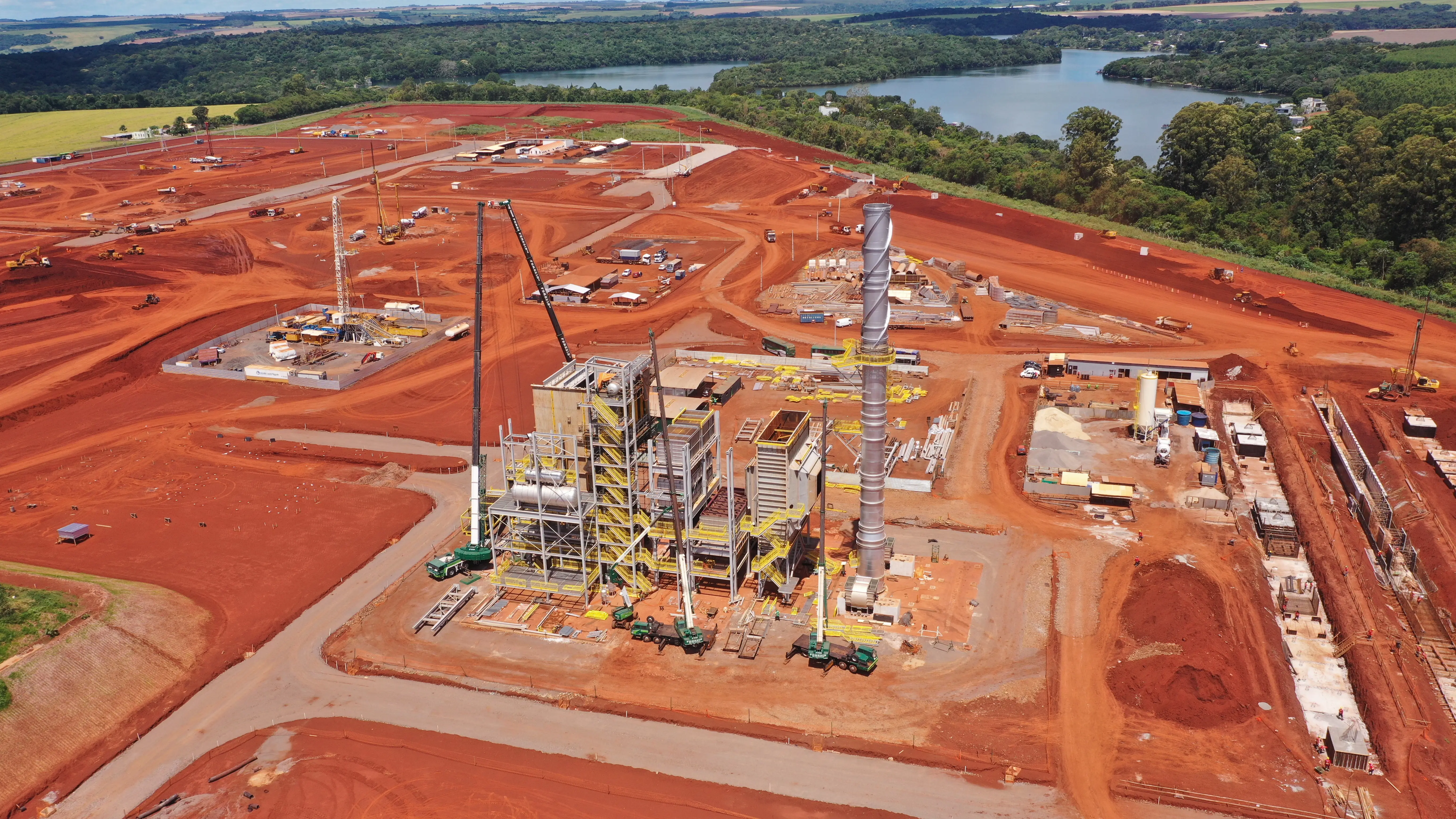Coamo avança com etanol de milho em Campo Mourão e biodiesel em Paranaguá.