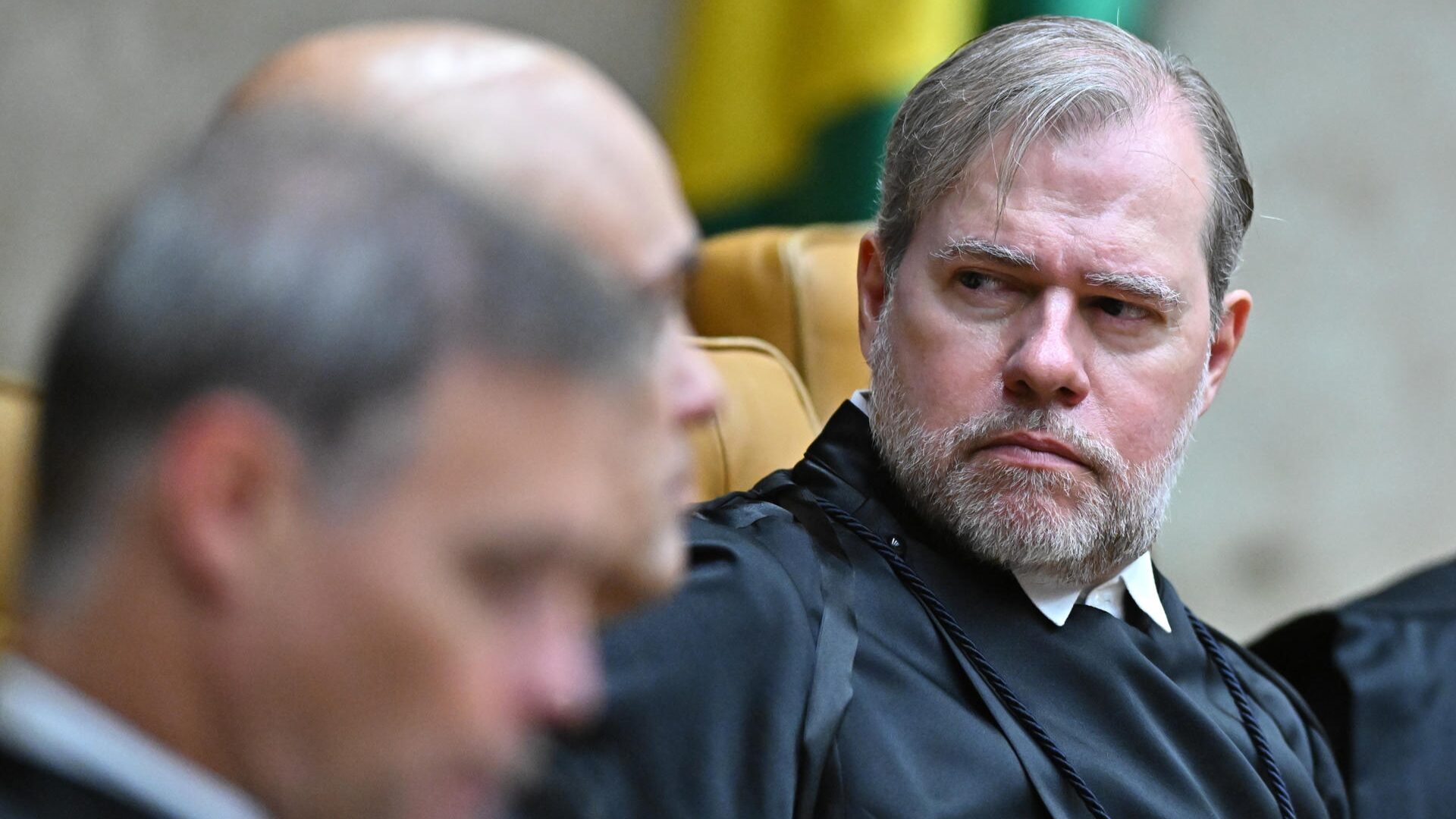 Após pressão em escândalo do Banco Master, a cadeira do ministro do STF, Dias Toffoli, pode ficar vaga e servir de negociação em Brasília.