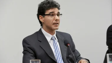 Subprocurador Lucas Furtado vê possibilidade de falhas nos procedimentos de segurança da Receita Federal e aponta riscos à imagem dos ministros.