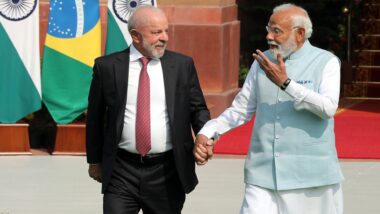 O presidente brasileiro Luiz Inácio Lula da Silva e o primeiro-ministro indiano Narendra Modi antes da reunião em Nova Délhi, na Índia, sobre minerais críticos e terras raras. Imagem referente a matéria