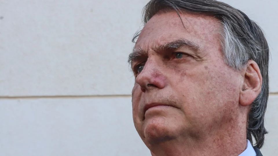 Estímulo Elétrico Craniano: Entenda o tratamento solicitado pela defesa de Bolsonaro