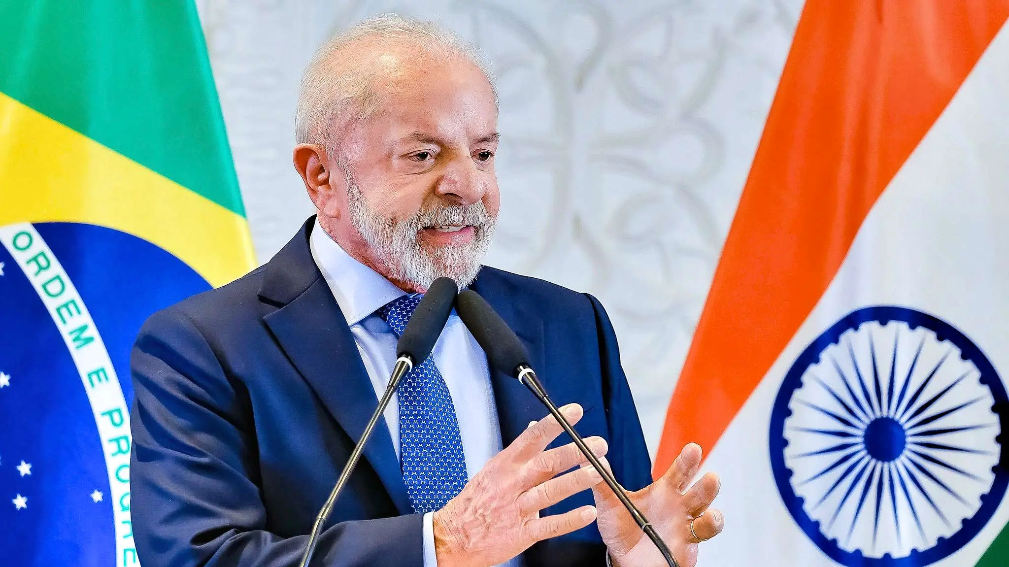 Presidente Luiz Inácio Lula da Silva conversa com jornalistas durante entrevista coletiva na Índia