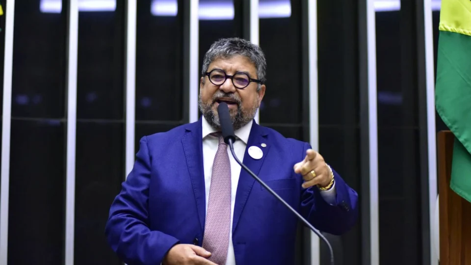 O vice-presidente nacional do PT, Washington Quaquá, defendeu o diálogo com conservadores após polêmica sobre ala Neoconservadores em conserva” do desfile da escola de samba Acadêmicos de Niterói.
