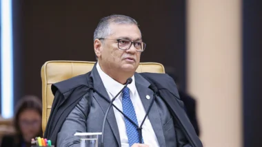 Ministro ainda lamentou não poder, por vedação do cargo, se defender do que classificou como "agressões e mentiras".