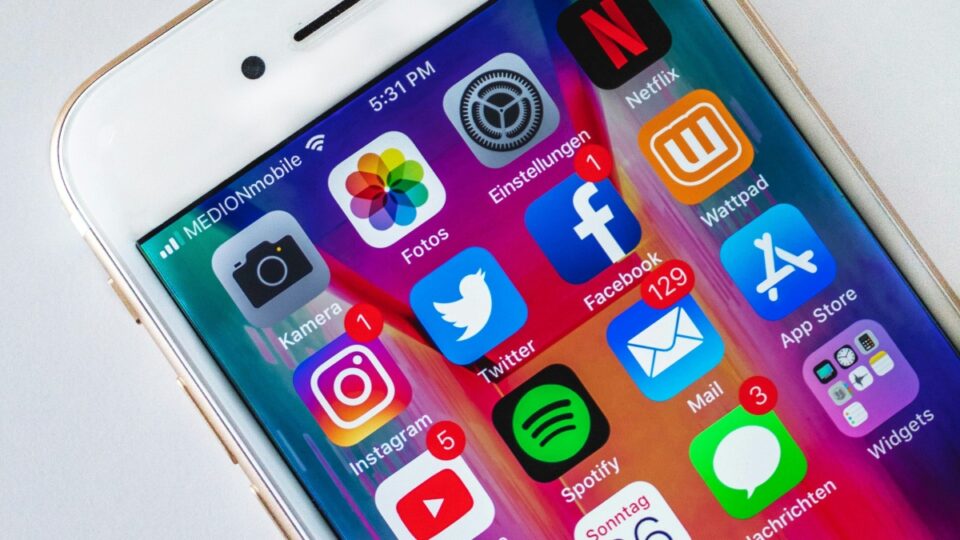 Governo aumenta imposto de importação de celulares para evitar “colapso” da indústria nacional