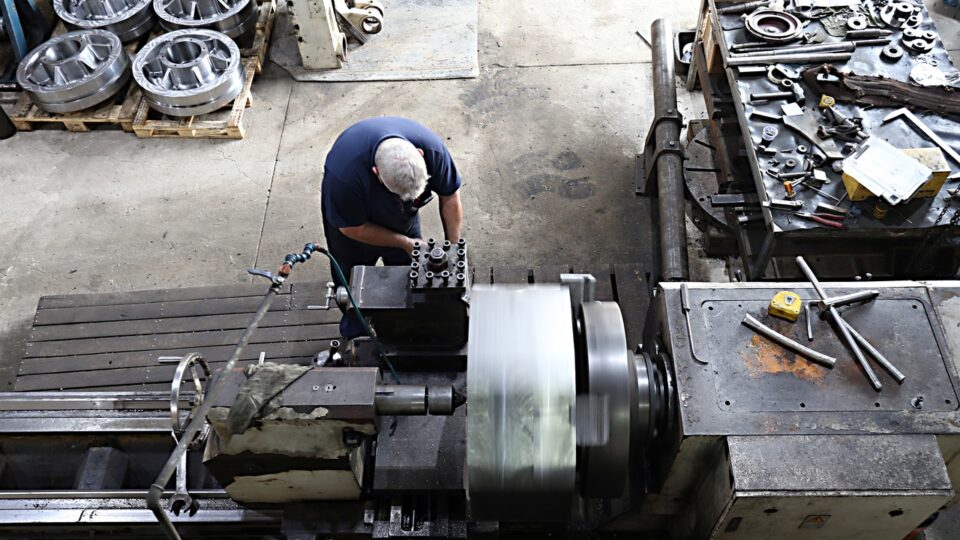 Custos das empresas com fim da escala 6×1 podem chegar a R$ 267 bi ao ano, diz CNI