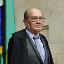 Gilmar vê “audácia institucional” e suspende “penduricalhos” do Judiciário e do MP Gilmar Mendes suspende “penduricalhos” do Judiciário e do MP