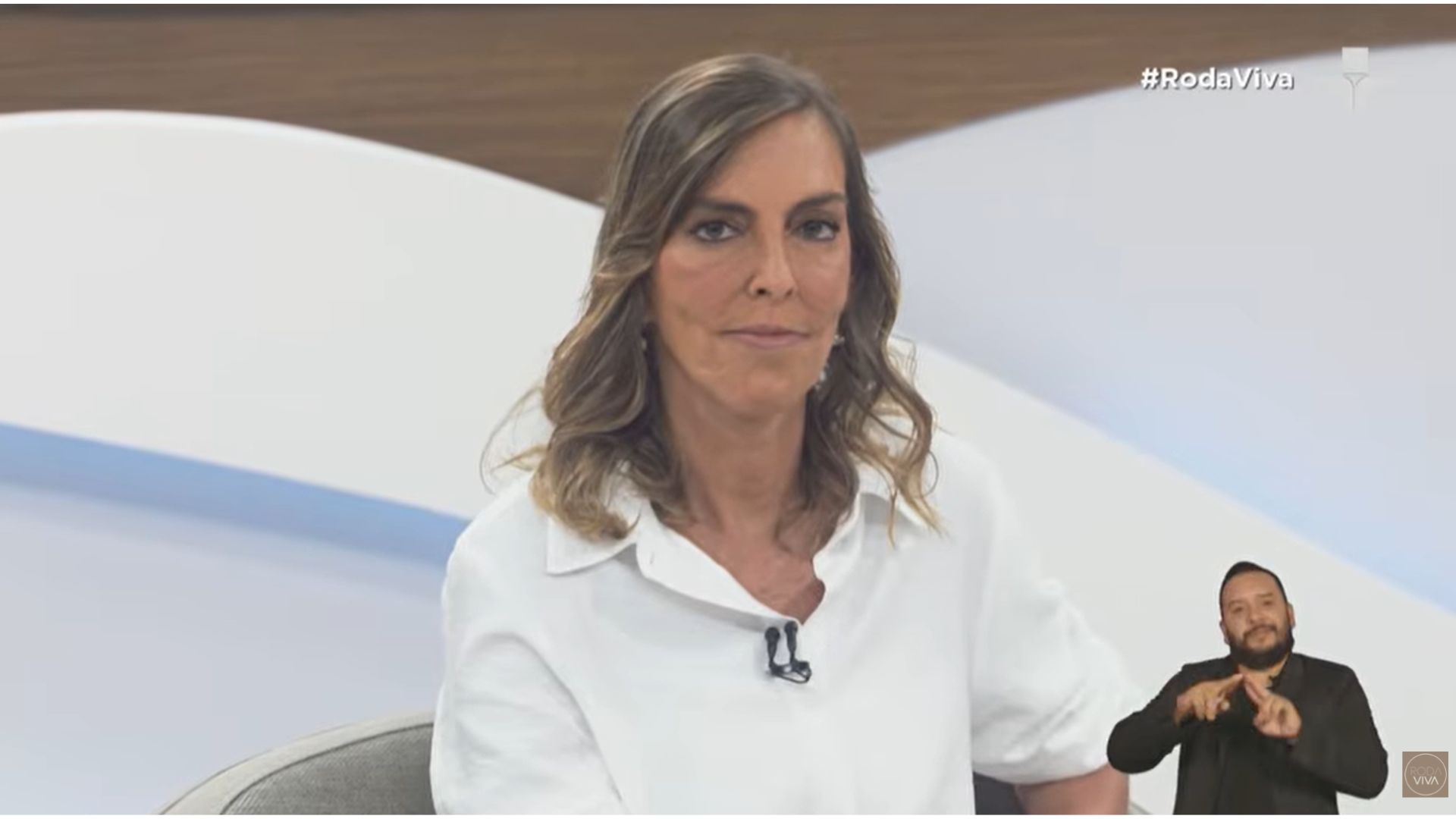 A bióloga Tatiana Sampeio em entrevista ao Roda Vida: cautela esperançosa.