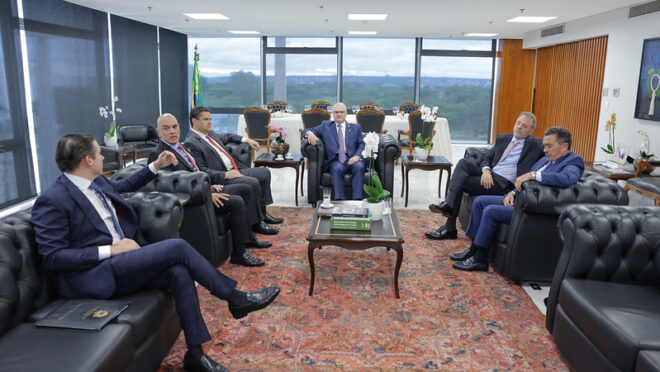 Fachin conduz negociação de “penduricalhos” entre ministros e autoridades