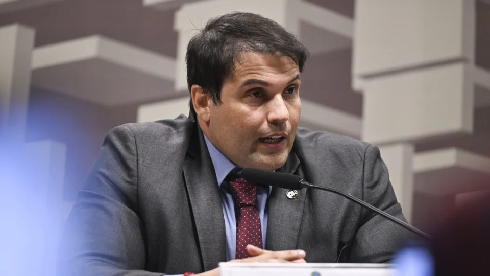 Presidente interino disse que irregularidades eram conhecidas desde 2022, mas reclamou de acúmulo de processos e falta de tecnologia.