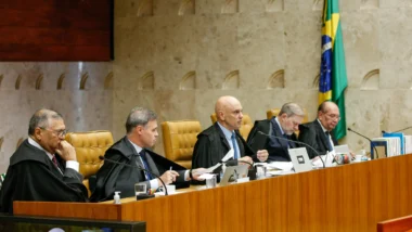 Ministros no plenário do STF