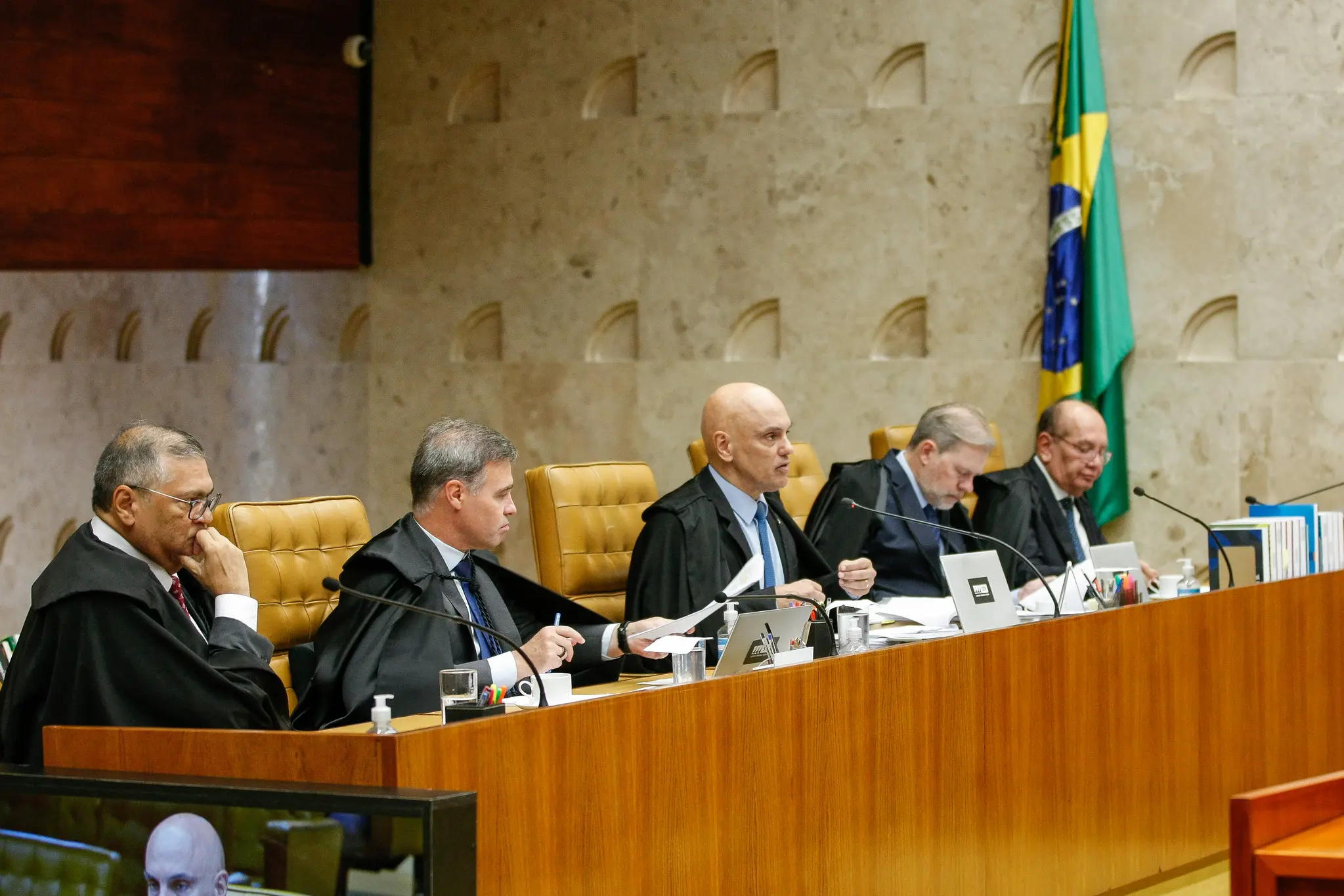 Ministros no plenário do STF