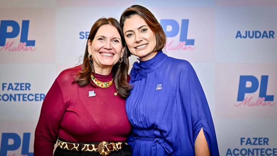 Bolsonaro escolhe chapa pura do PL com Bia Kicis e Michelle ao Senado no DF