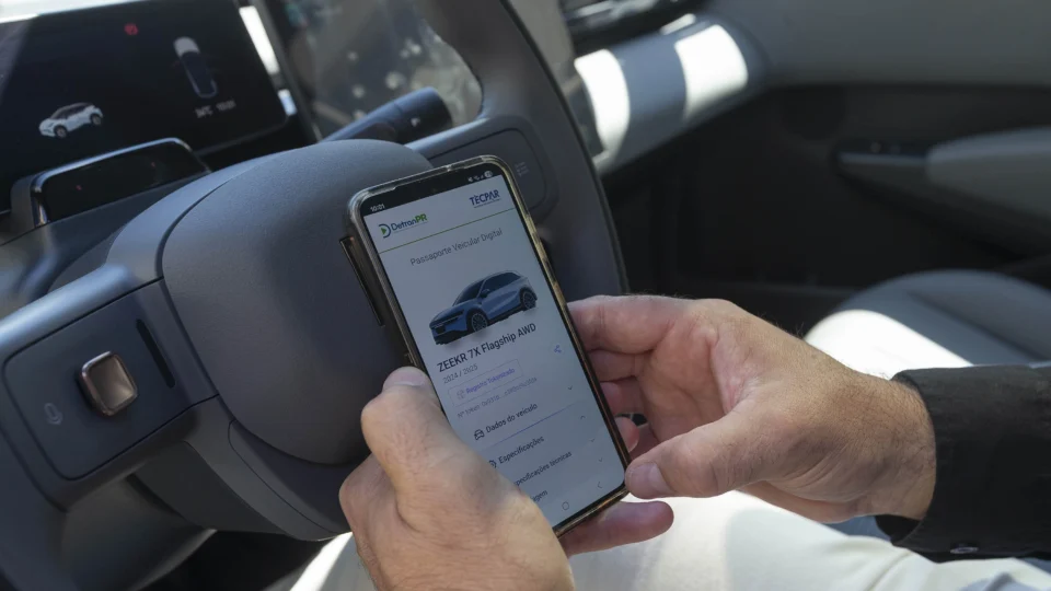 Passaporte Veicular Digital permite ao proprietário acessar, pelo celular, o histórico completo do veículo, reunindo dados técnicos e registros em um token vinculado ao chassi.
