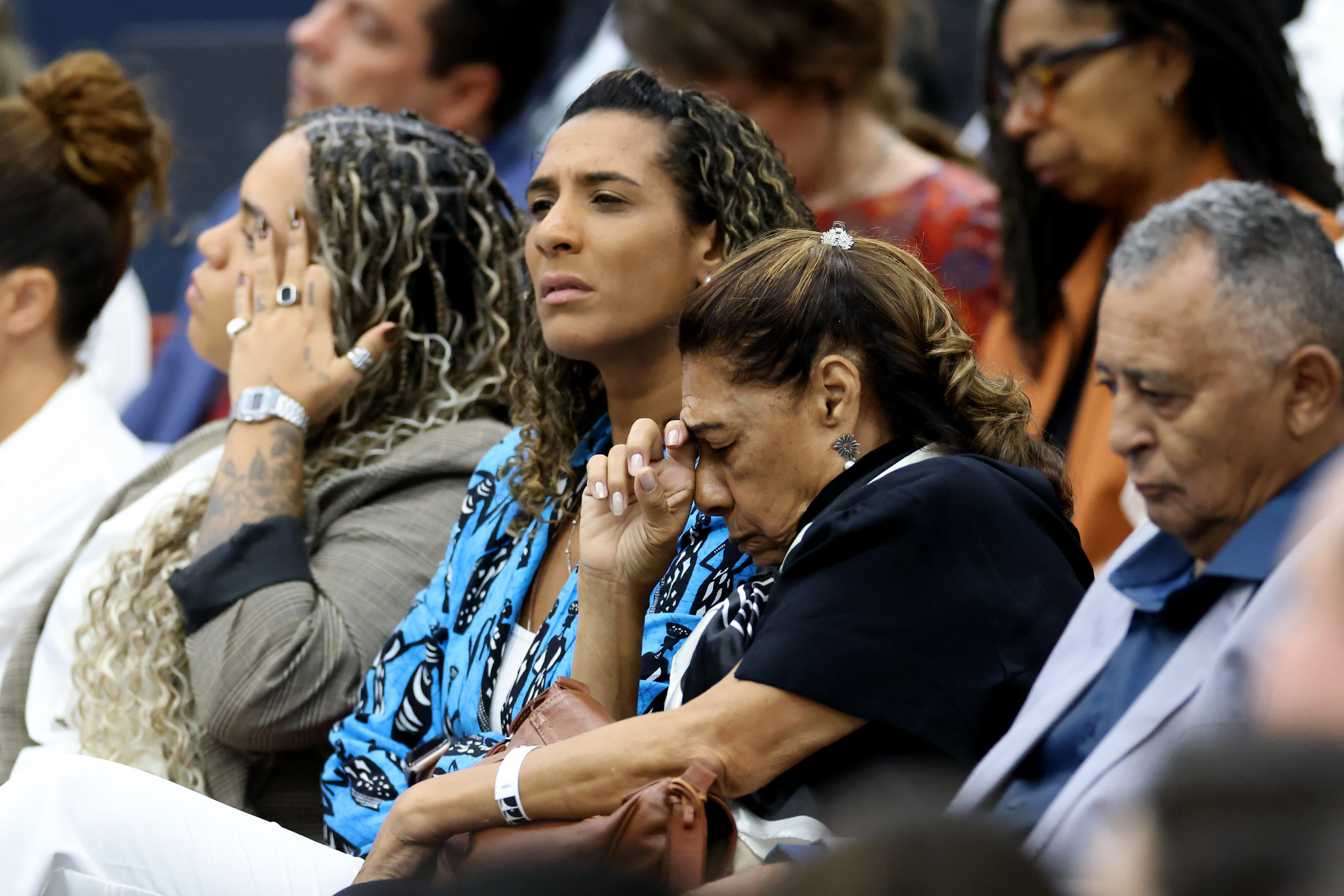 Anielle Franco ao lado da filha de Marielle, Luyara, da mãe, Marinete, e do pai, Antônio, no STF.