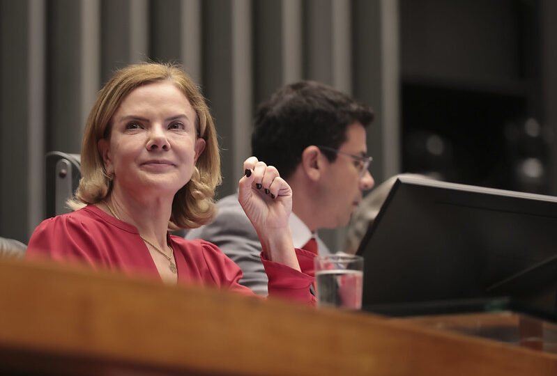 Gleisi receberá prêmio concedido a “mulheres que influenciam decisões”