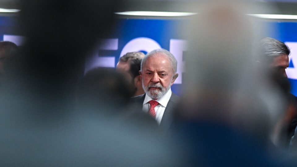 Desaprovação a Lula alcança 51,5% e aprovação sofre queda acentuada, aponta AtlasIntel