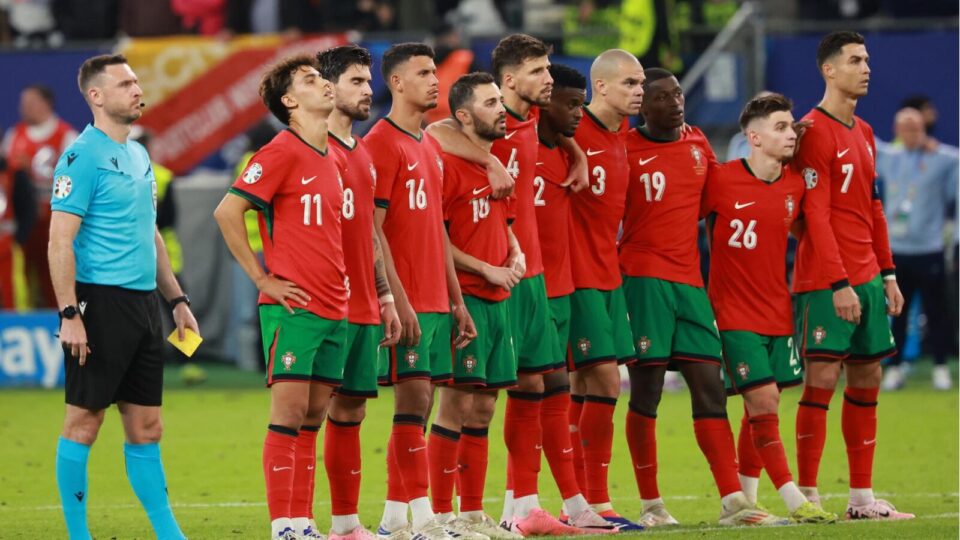 O sucesso de Portugal no futebol evidencia seus problemas econômicos