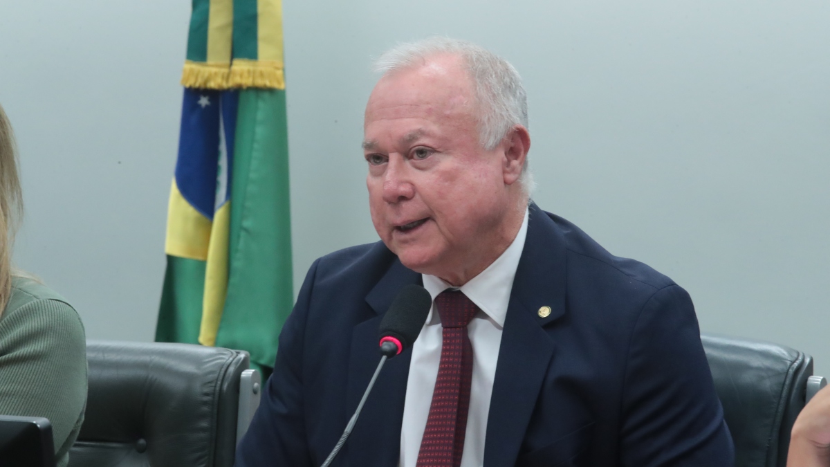 Câmara escolhe deputado do União para relatar fim da escala 6×1; partido é contra