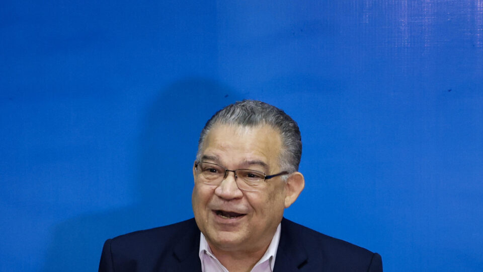 Após prisão, político opositor de Maduro faz aparição surpresa nos EUA a convite de Trump