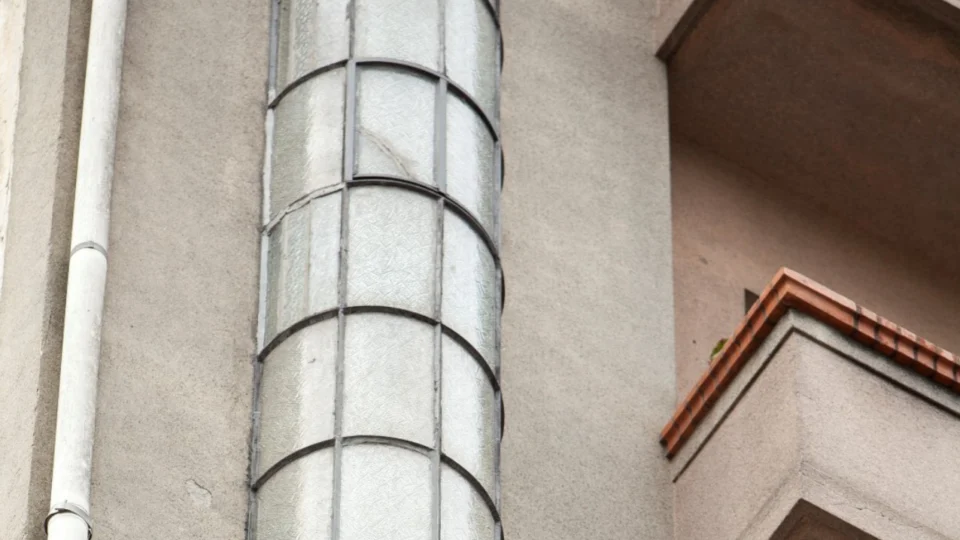 O “termômetro” de janelas do Edifício Santa Rosa virou símbolo da verticalização do centro de Curitiba.