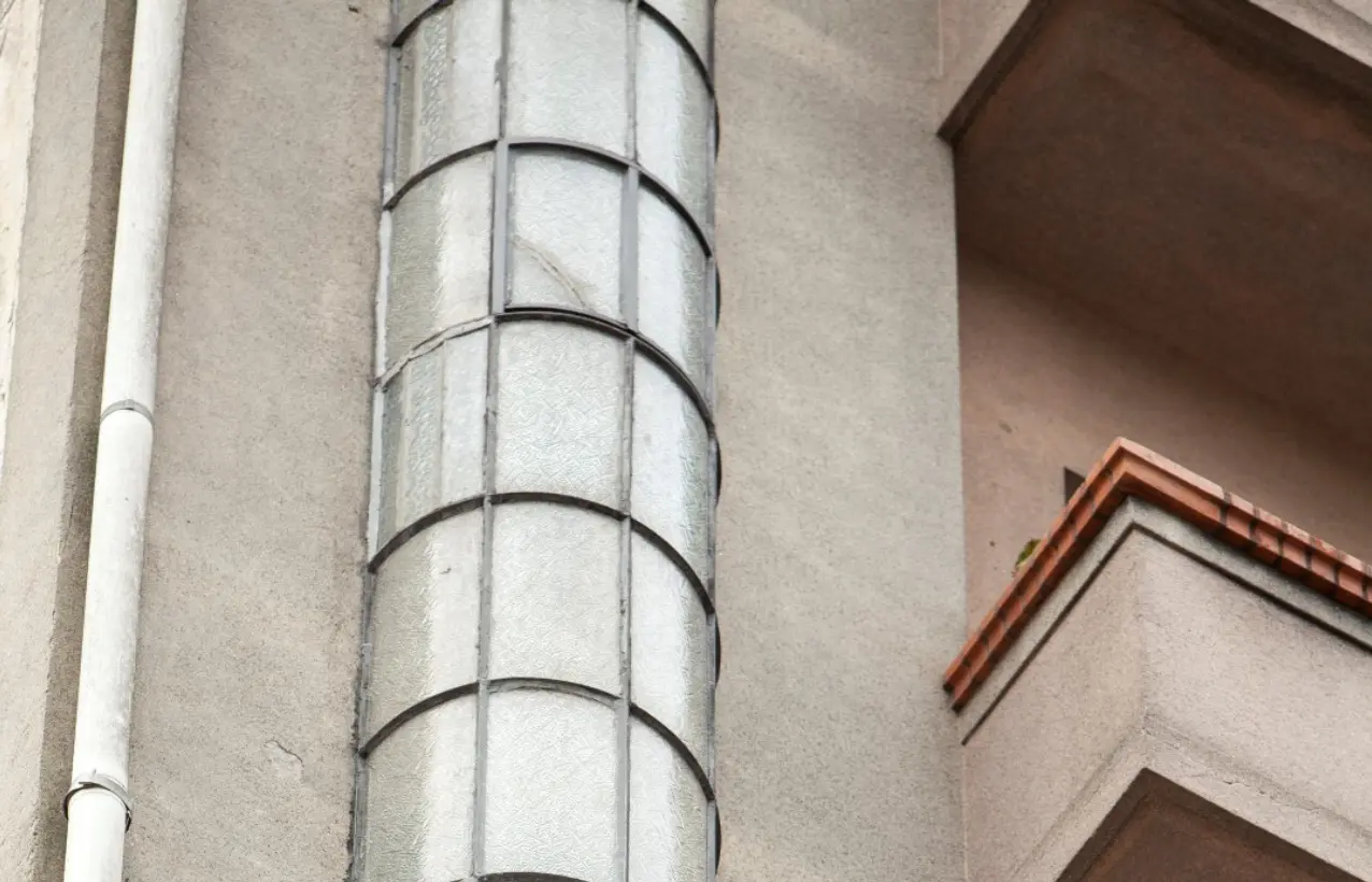 O “termômetro” de janelas do Edifício Santa Rosa virou símbolo da verticalização do centro de Curitiba.