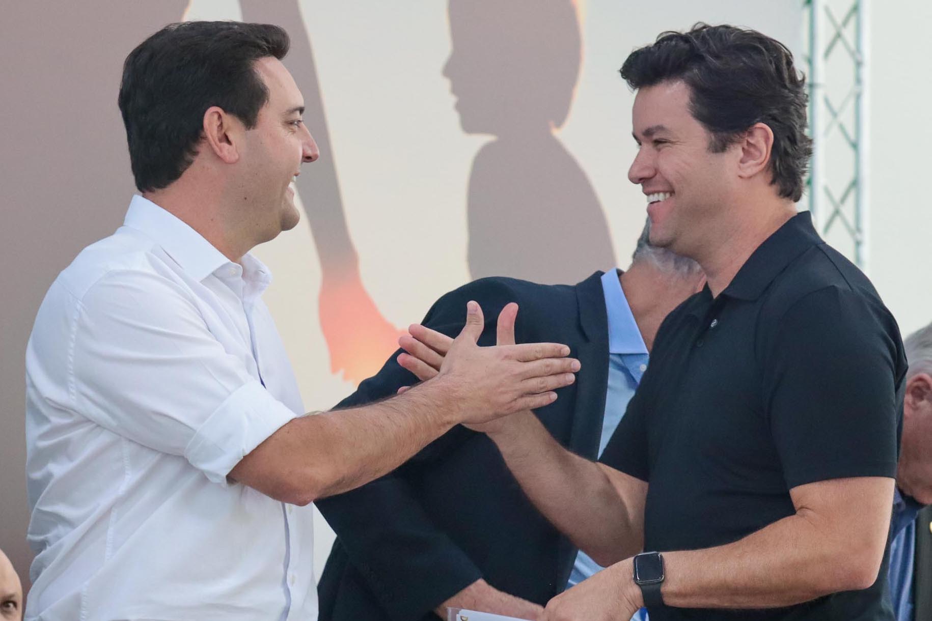 Guto Silva diz que está com Ratinho Jr. “nos bons e maus momentos” em busca de apoio.