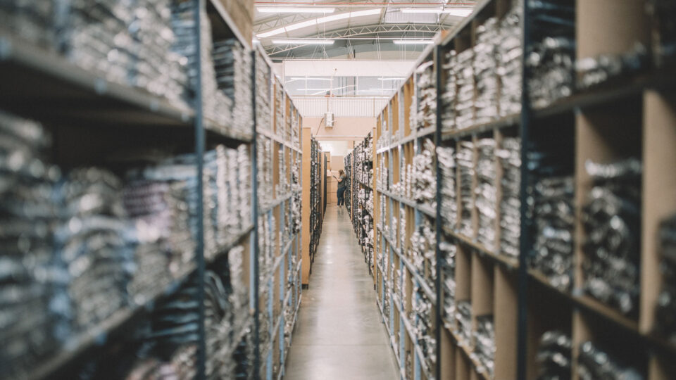 AKR Brands aposta em inteligência artificial para sustentar expansão industrial e atingir R$ 140 milhões de faturamento em 2026