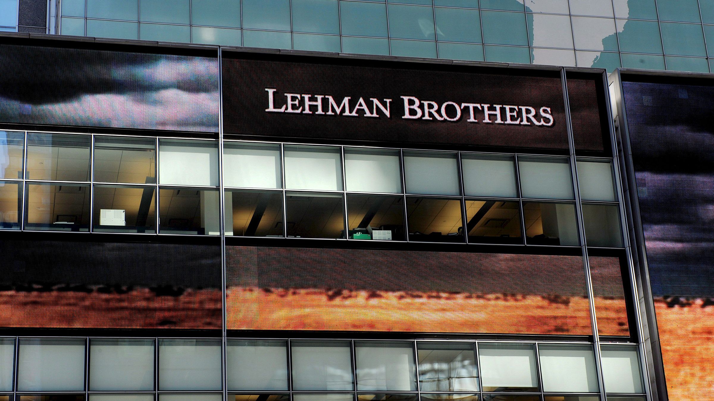 Governo norte-americano deixou o banco Lehman Brothers quebrar em 2008, mas socorreu várias outras instituições.