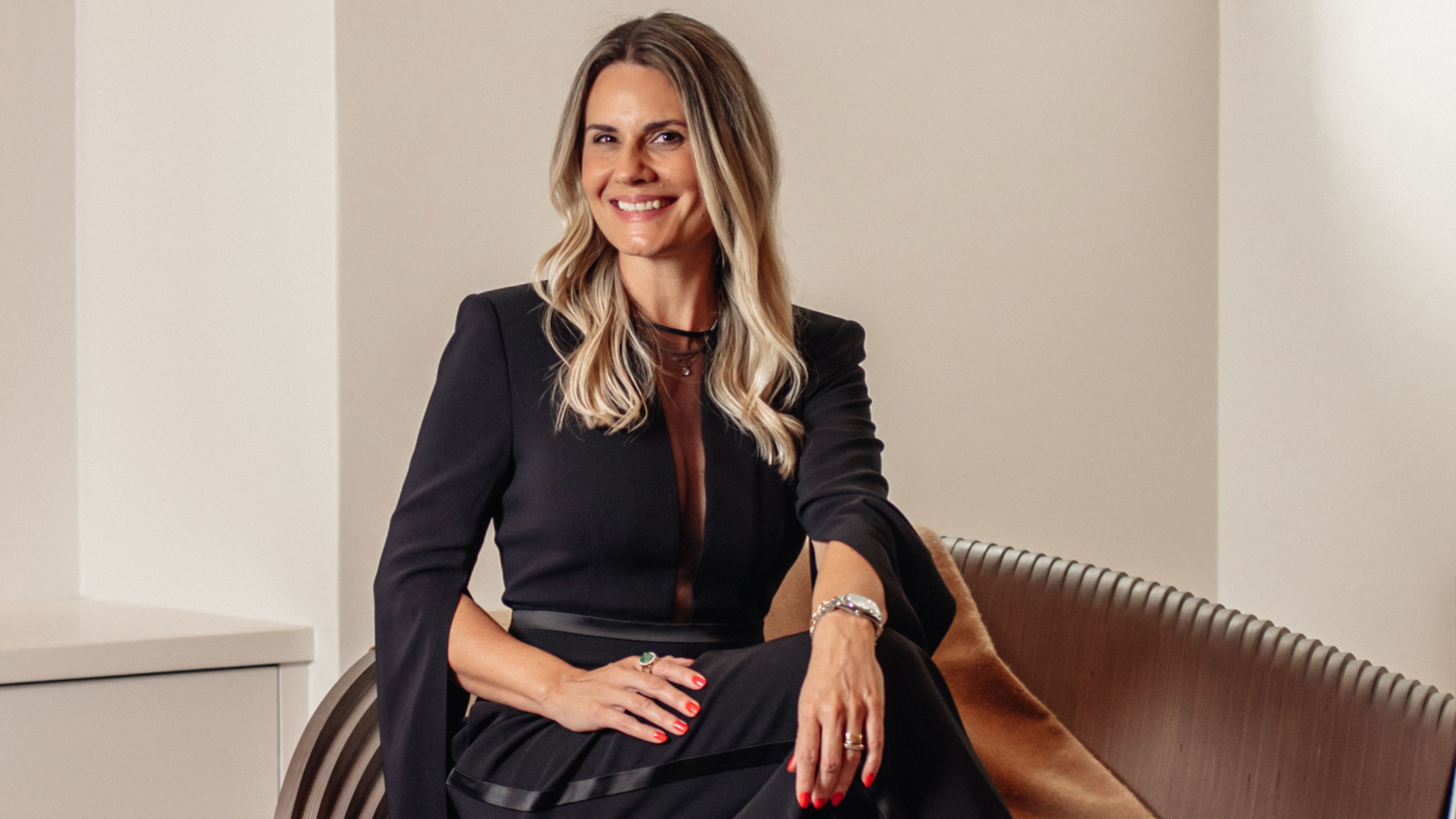 Andria Tagliari consolida sua atuação no design de luxo com projetos que unem rigor técnico, estética refinada e elevação do valor percebido dos imóveis.