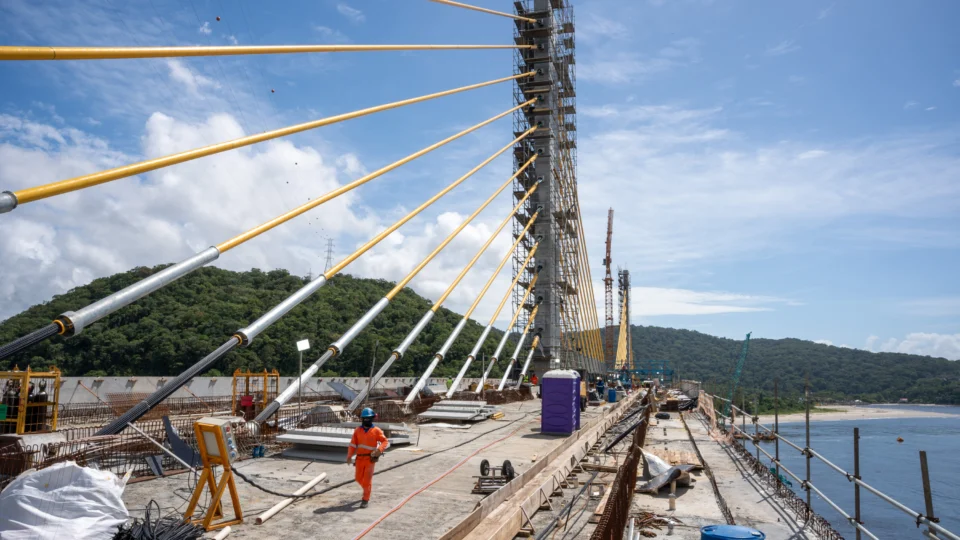 Infraestrutura e mobilidade são um dos cinco eixos estratégicos em que os participantes podem selecionar prioridades e propor sugestões adicionais na consulta ao orçamento do Paraná.