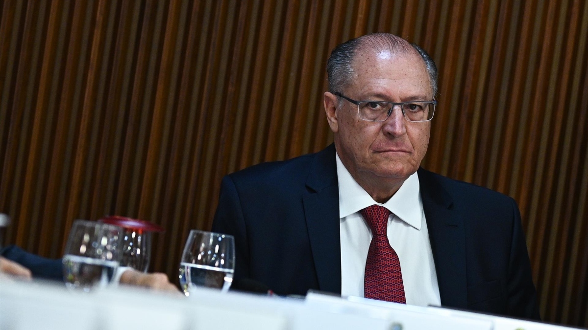 Partido diz que alas do PT estão tentando tirar Alckmin da chapa à reeleição de Lula em outubro.
