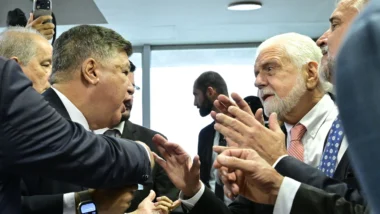 Jaques Wagner diz que havia maioria contra o requerimento e promete recorrer da quebra de sigilos bancário e fiscal do filho do presidente.