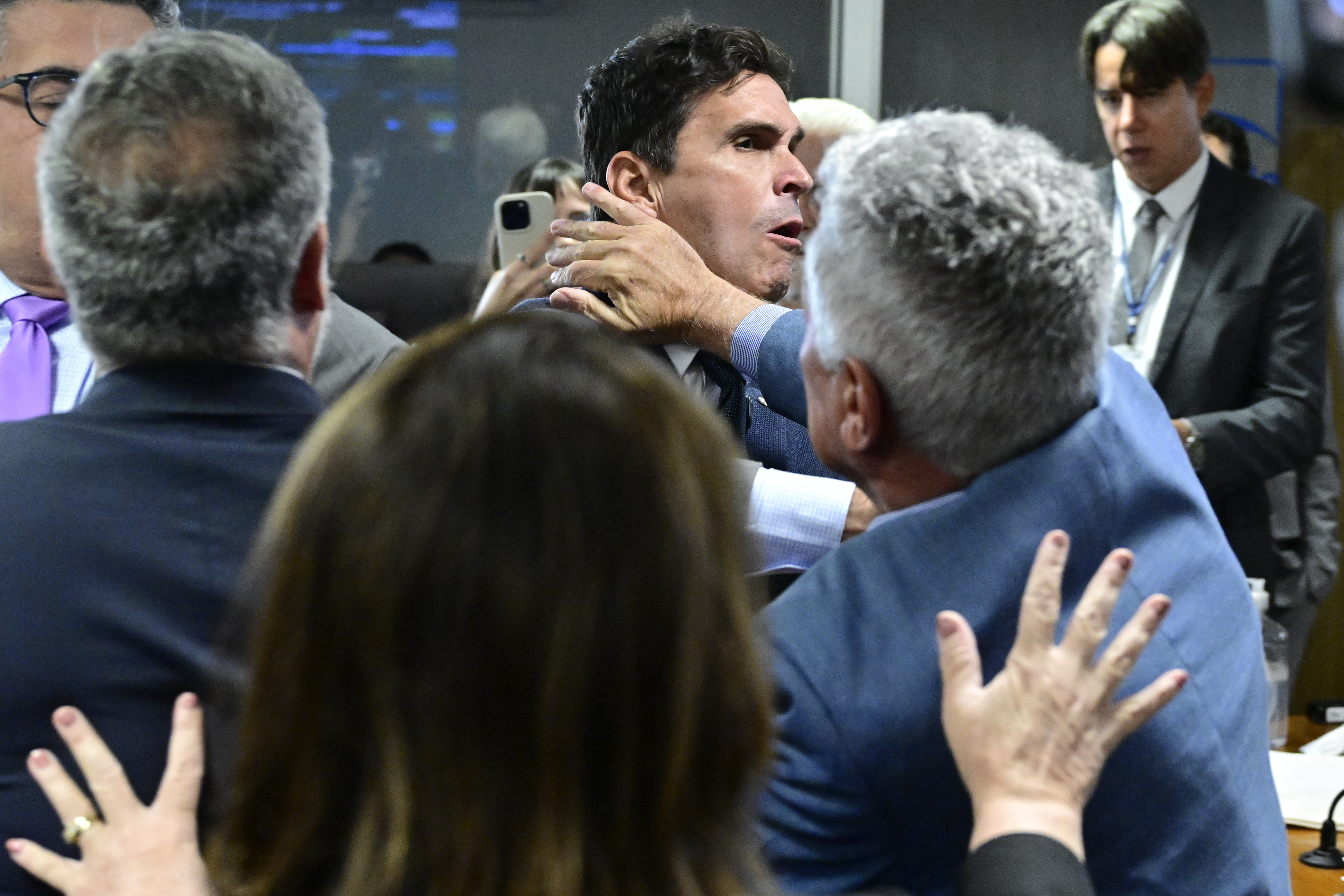 Deputado petista admite agressão a parlamentar do Novo na CPMI do INSS