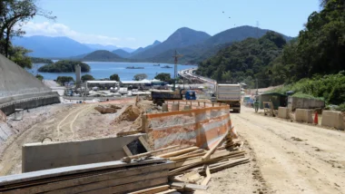 Sistema binário deve reorganizar a circulação urbana com vias paralelas em sentidos opostos e estruturar os acessos à Ponte de Guaratuba.