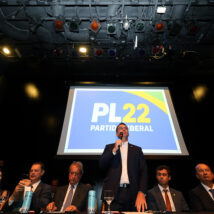 Flávio Bolsonaro prepara palanques nos maiores colégios eleitorais e busca alternativas para construção de estratégia no Nordeste. Imagem referente a matéria