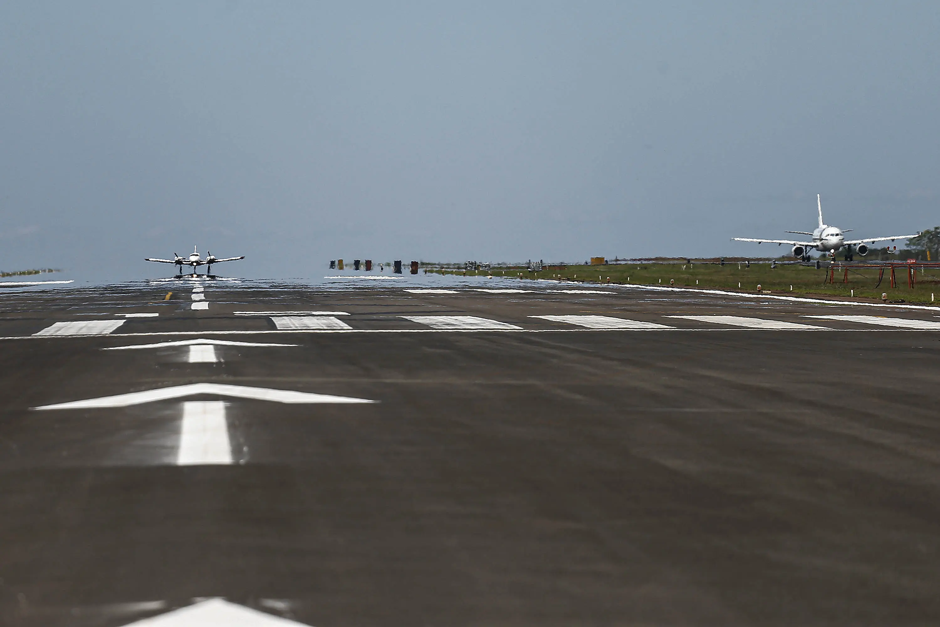 Especialistas defendem maior conectividade internacional para consolidar o Paraná como polo competitivo no transporte aéreo.