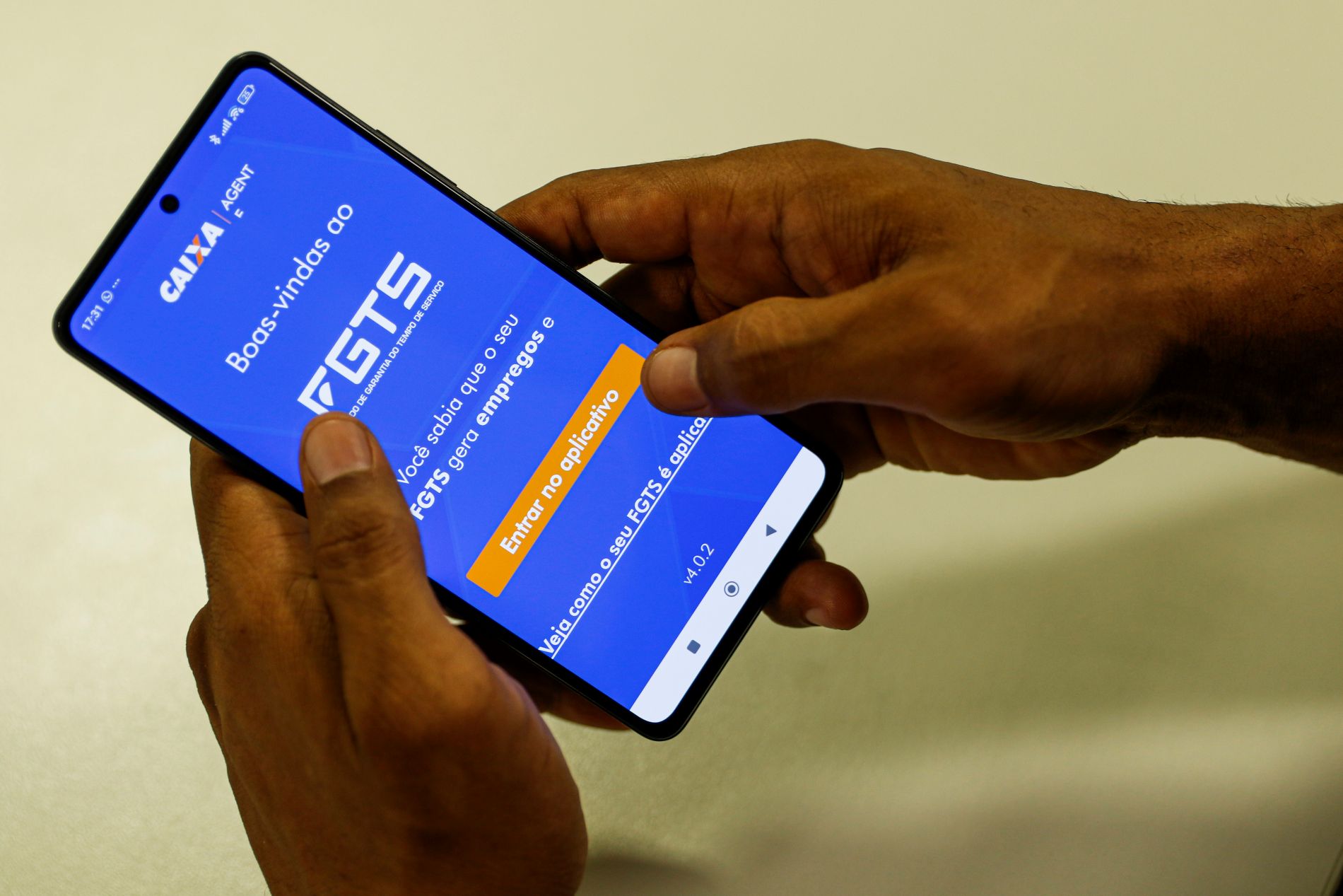 Pesquisa AtlasIntel mostra que a maioria dos trabalhadores é contra as restrições à antecipação do saque-aniversário do FGTS.