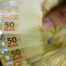 Disparada da prévia da inflação de fevereiro supera estimativas de mercado e atinge itens sazonais. Imagem referente a matéria