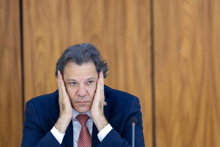 Alegando “missão cumprida”, Haddad deixa como herança alta significativa da dívida pública