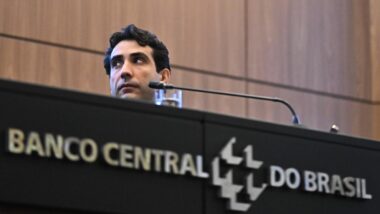 Resultado negativo foi provocado pela desvalorização do dólar, que concentra grande parte das aplicações do BC. Imagem referente a matéria