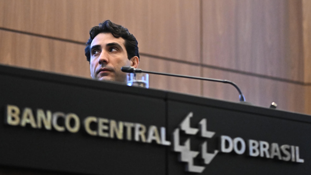 Resultado negativo foi provocado pela desvalorização do dólar, que concentra grande parte das aplicações do BC.