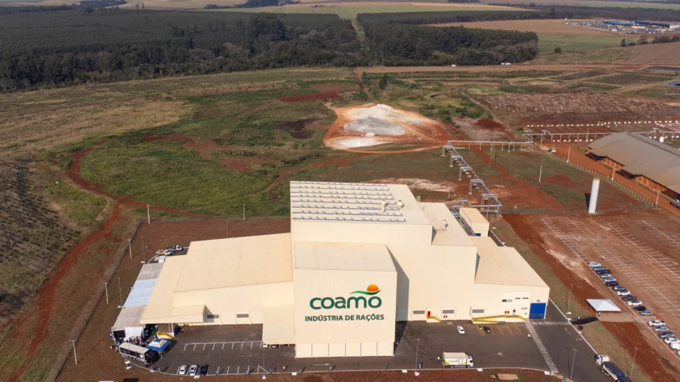 Fundada em 1970 por 79 produtores, a Coamo Agroindustrial Cooperativa virou potência do agro, com 32,7 mil cooperados e R$ 13,376 bilhões em patrimônio em 2025.