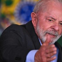 Nova rodada do Paraná Pesquisas aponta um leve aumento da desaprovação a Lula a 8 meses das eleições. Imagem referente a matéria