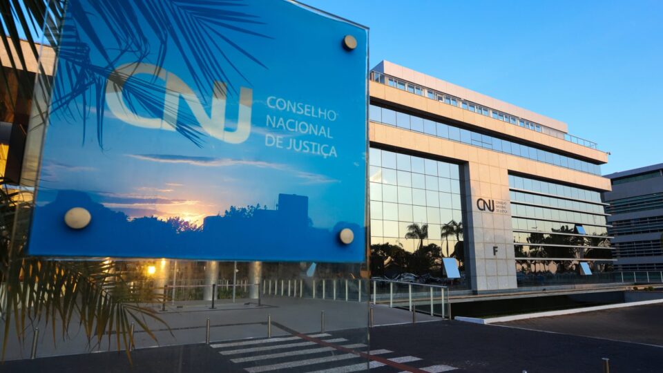 CNJ afasta desembargador que absolveu homem por estupro