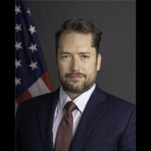 Darren Beattie, atual subsecretário de Estado para a Diplomacia Pública e Assuntos Públicos dos EUA, foi encarregado de estabelecer políticas com o Brasil Imagem referente a matéria